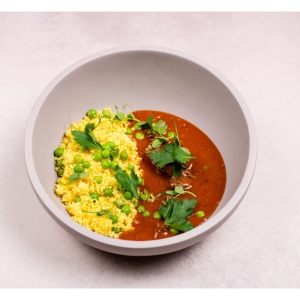 Hovězí tokáň s hráškem, zlatý kuskus